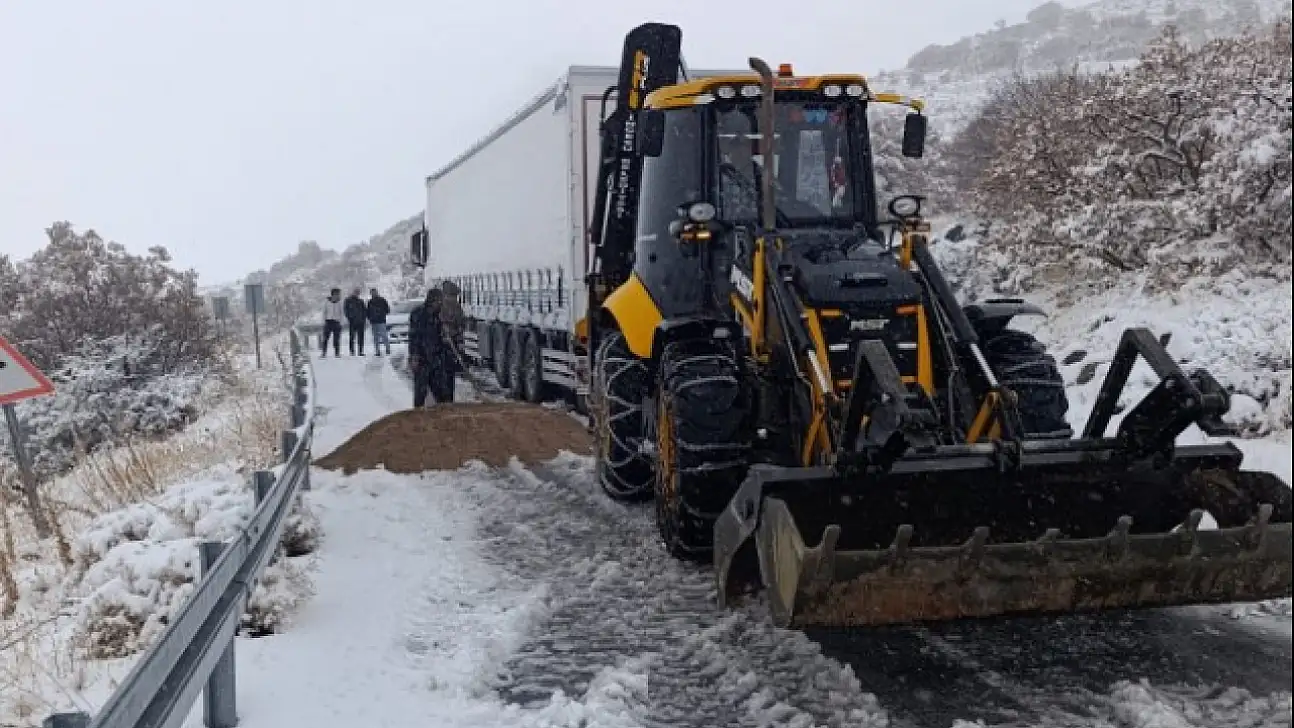 İncesu'da kar alarmı: 15 araç ve 50 personel sahada