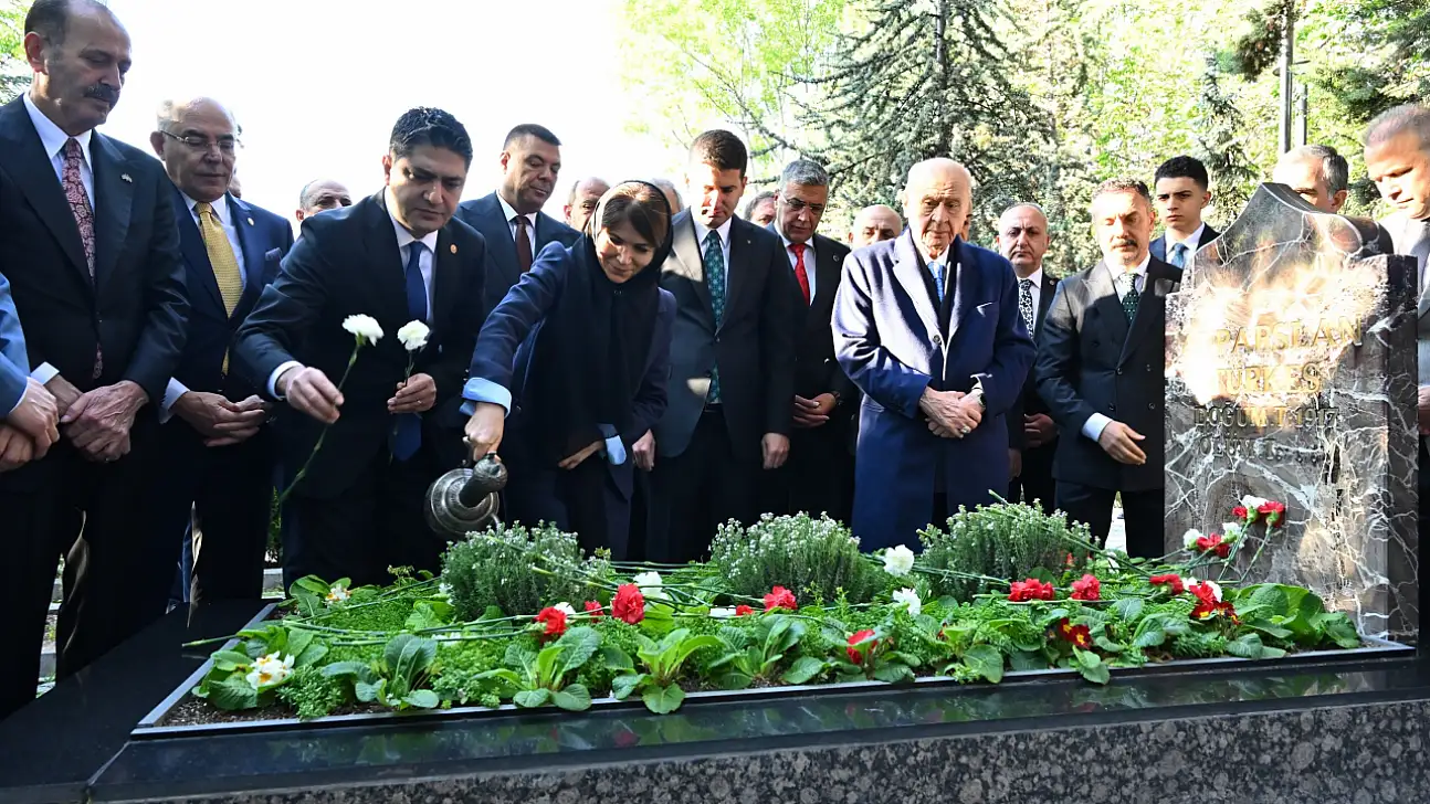 Alparslan Türkeş unutulmadı: Kayserili isimden ziyaret.