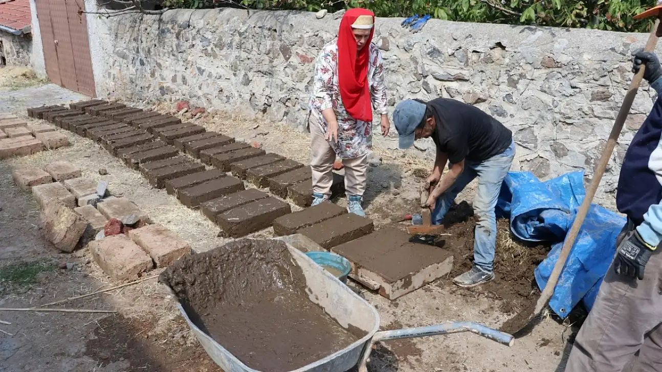 İsviçre'den Kayseri'ye geldi, 300 yıllık evleri ayağa kaldırdı