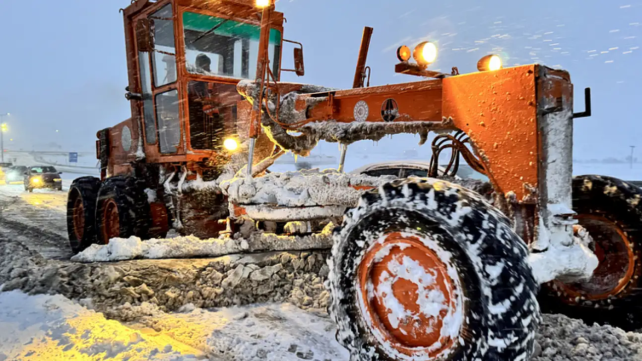 Kar ulaşımı felç etti! Başkan o yolların kapatıldığını duyurdu