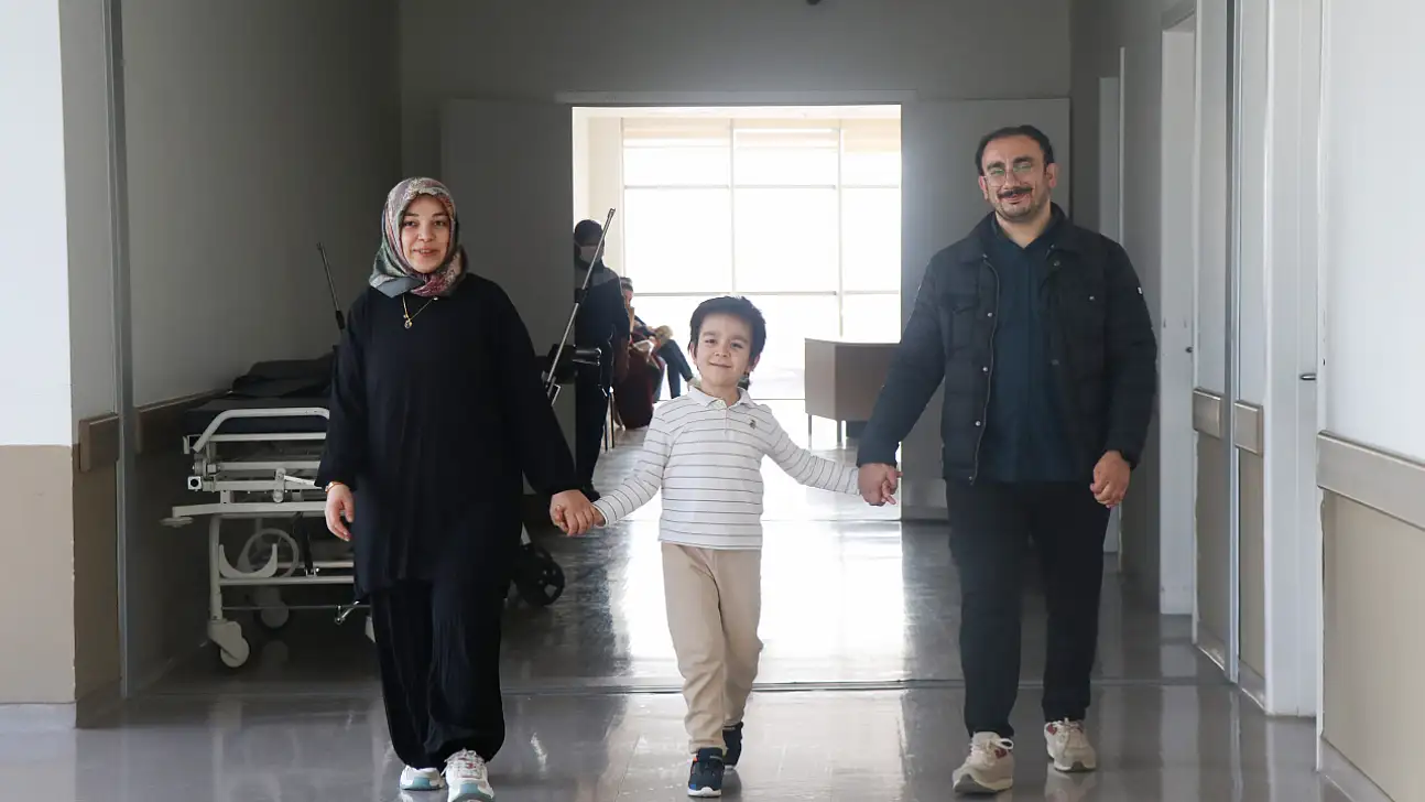 Karın ağrısı şikayeti ile başlamıştı! Kırşehir'den Kayseri'ye gelen 6 yaşındaki çocuk lösemiyi yendi