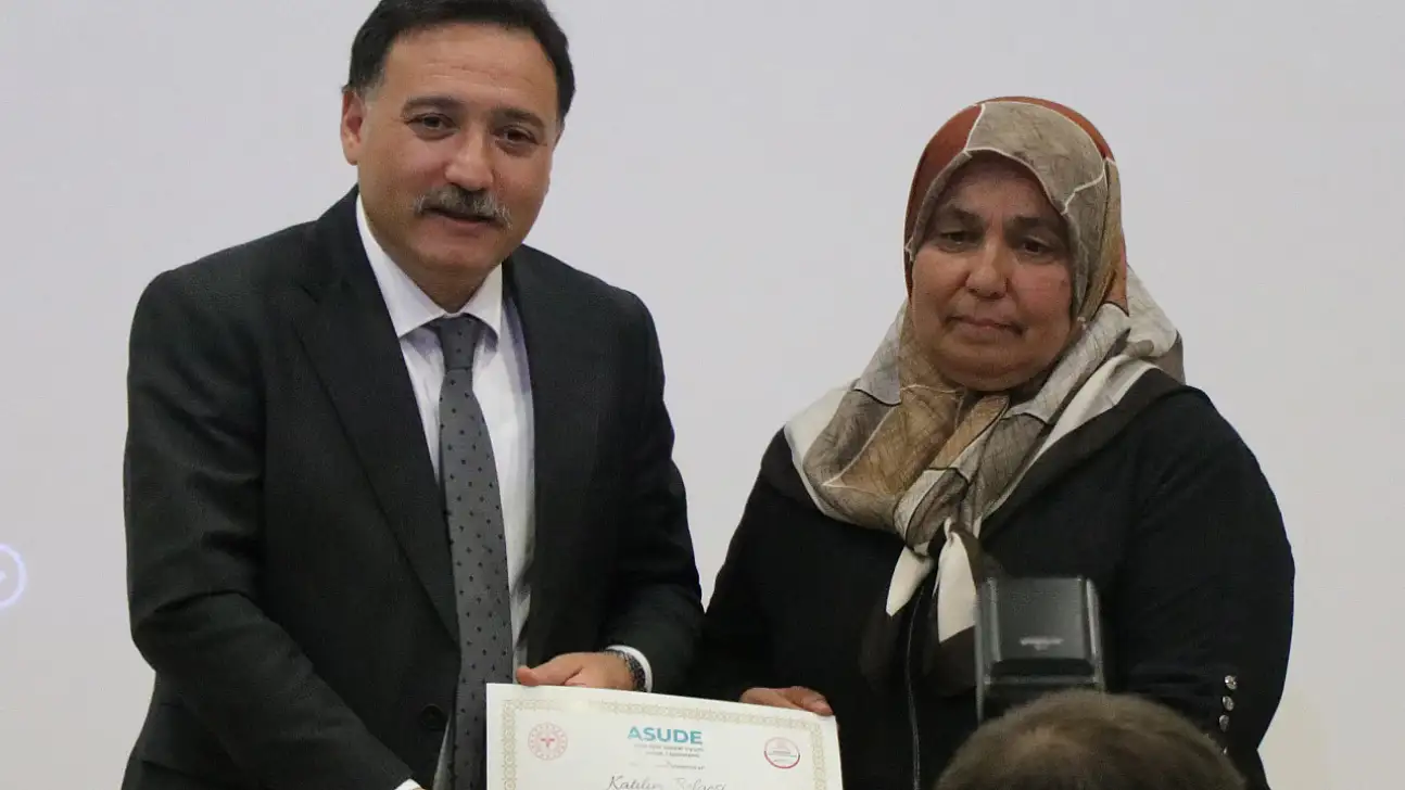 Katılım belgelerini Vali Çiçek verdi