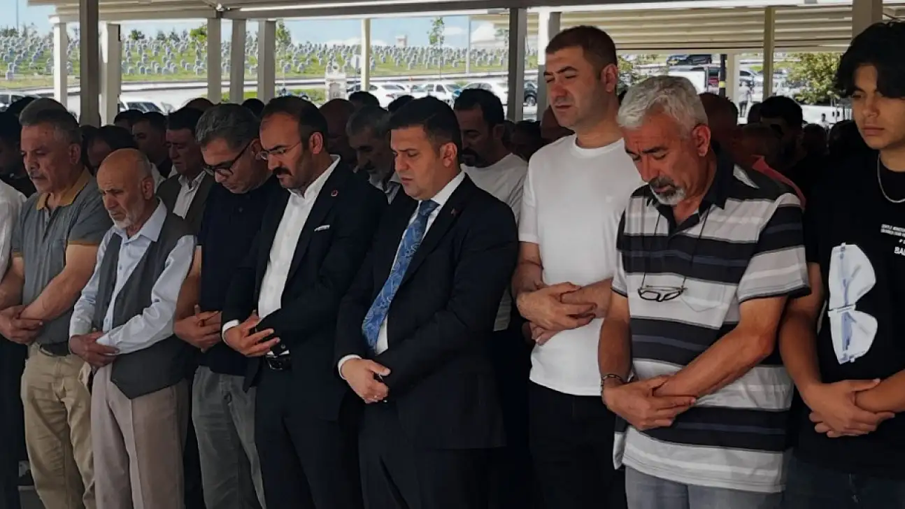 Kaymakam Karakaş'ın anneannesi son yolculuğuna uğurlandı
