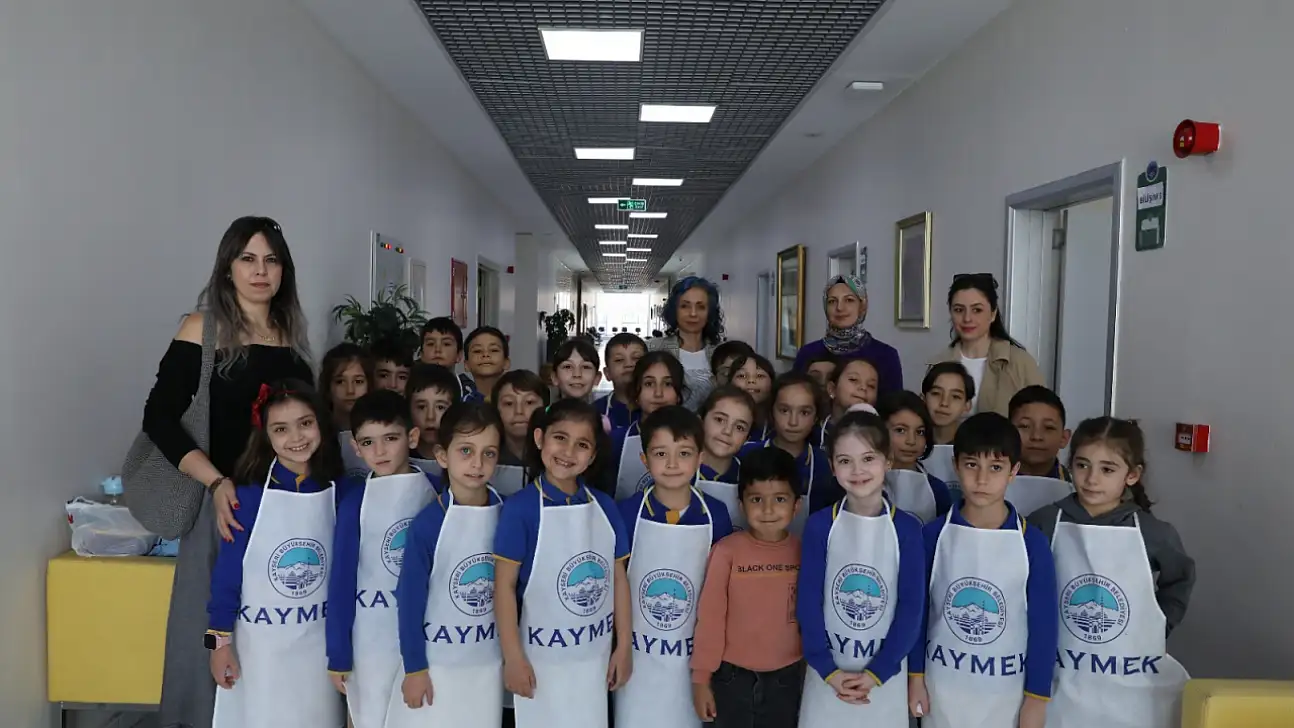 KAYMEK'in minik şefleri mutfakta