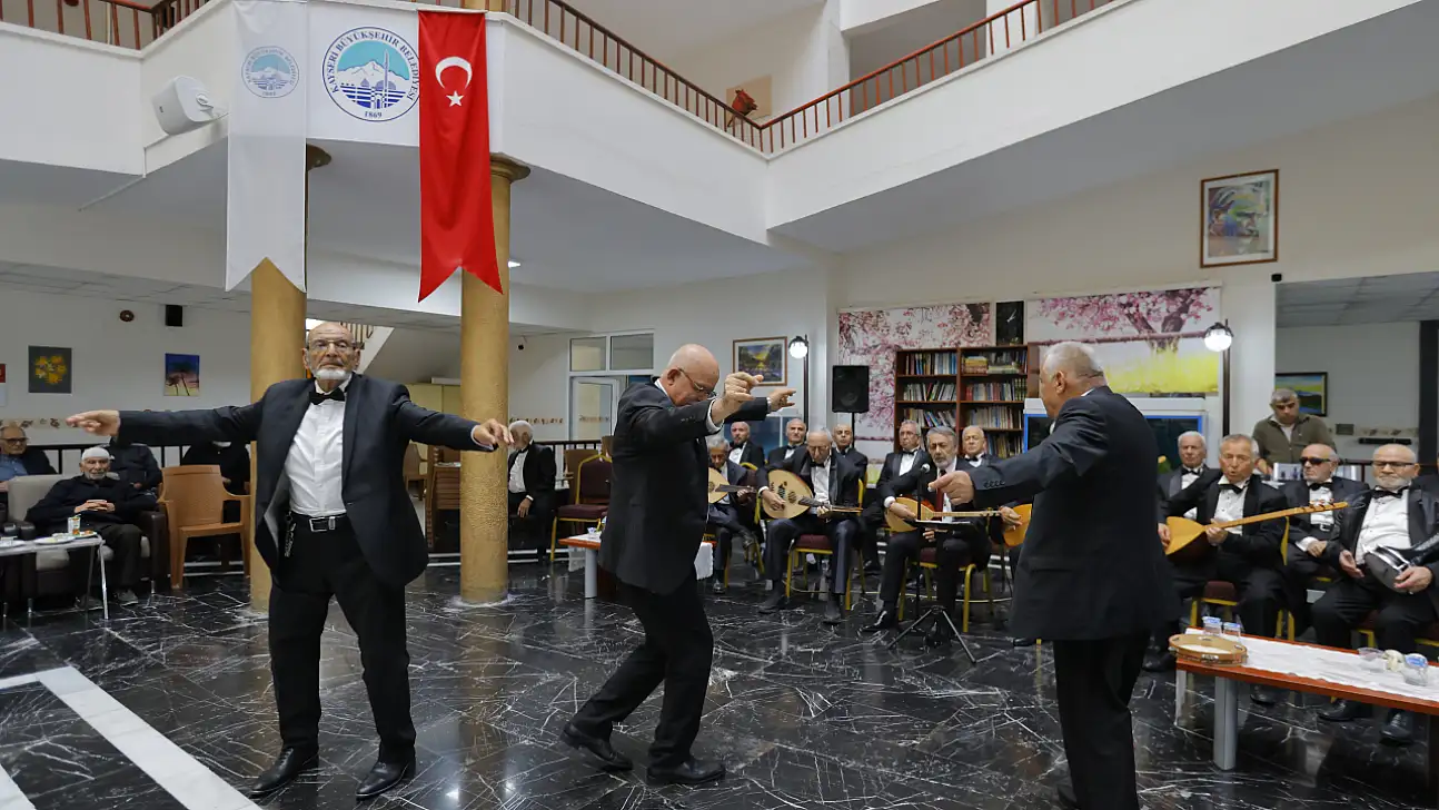 Kayseri'de 1 Ekim buluşması: Ulu çınarlar şarkılarla eğlendi