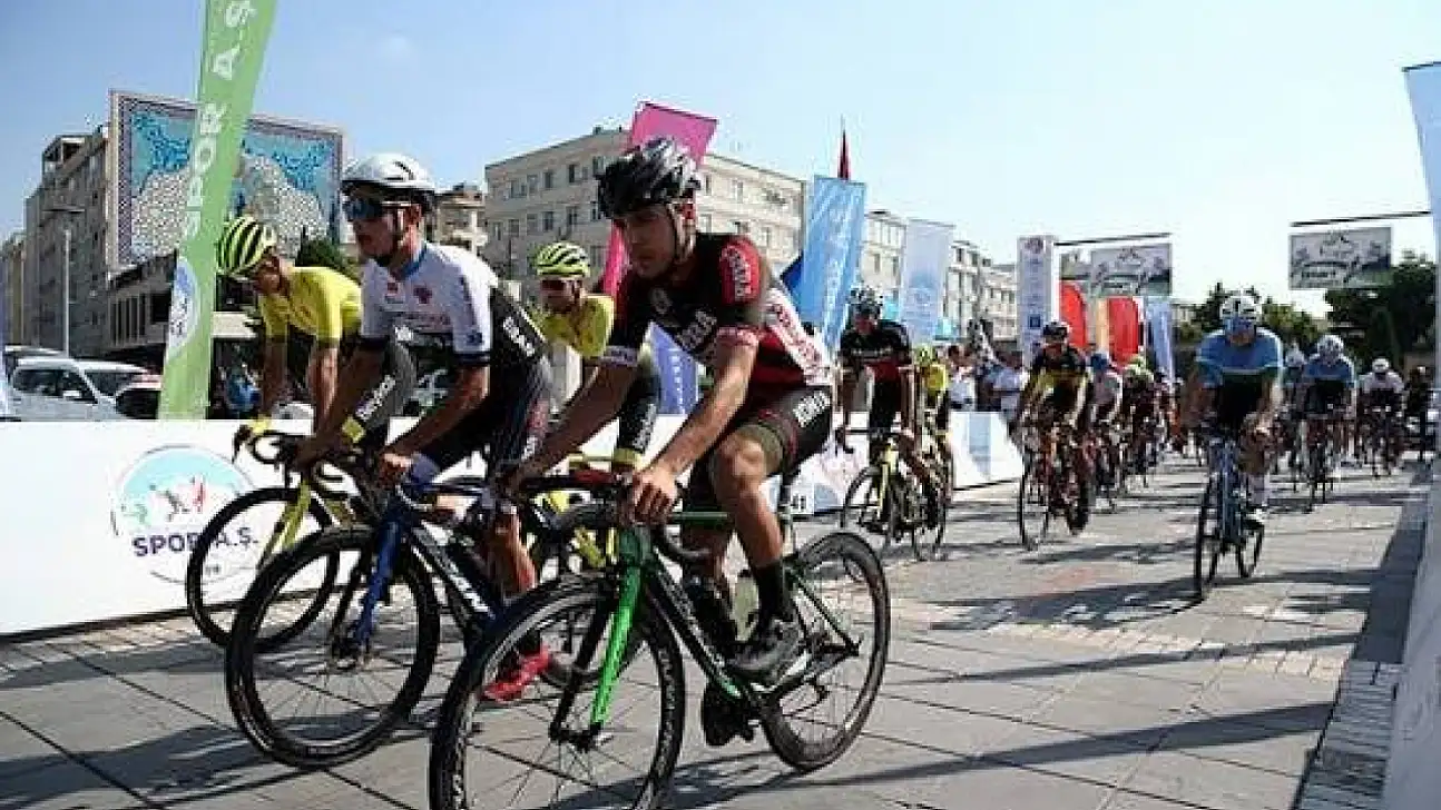 Kayseri'de 250 hekim ve bisikletsever pedal çevirdi!