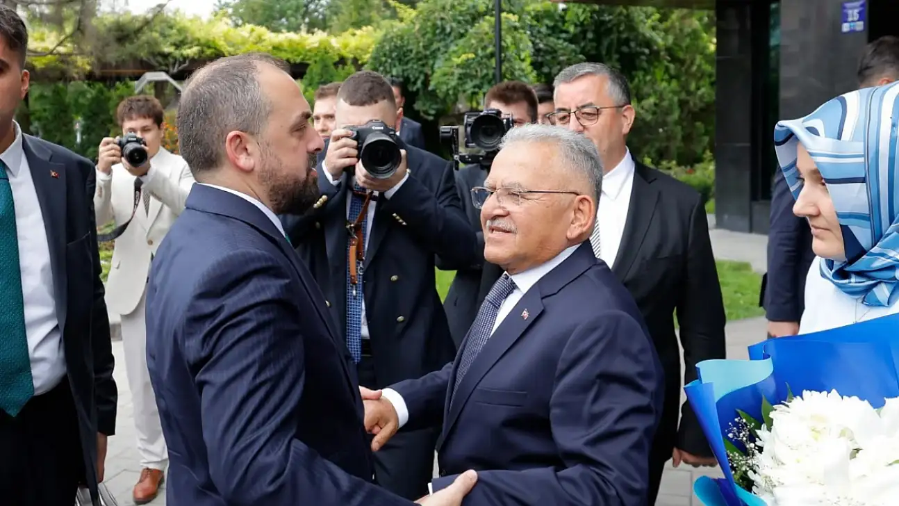 Kayseri'de AK Parti trafiği hızlandı! Büyükşehir'de önemli görüşme