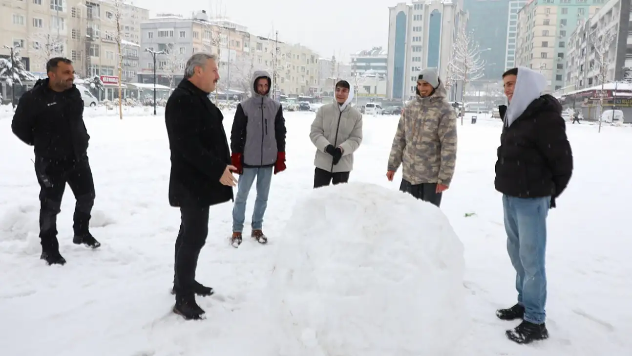 Kayseri'de Başkan sahada! Kar çalışmalarına katıldı