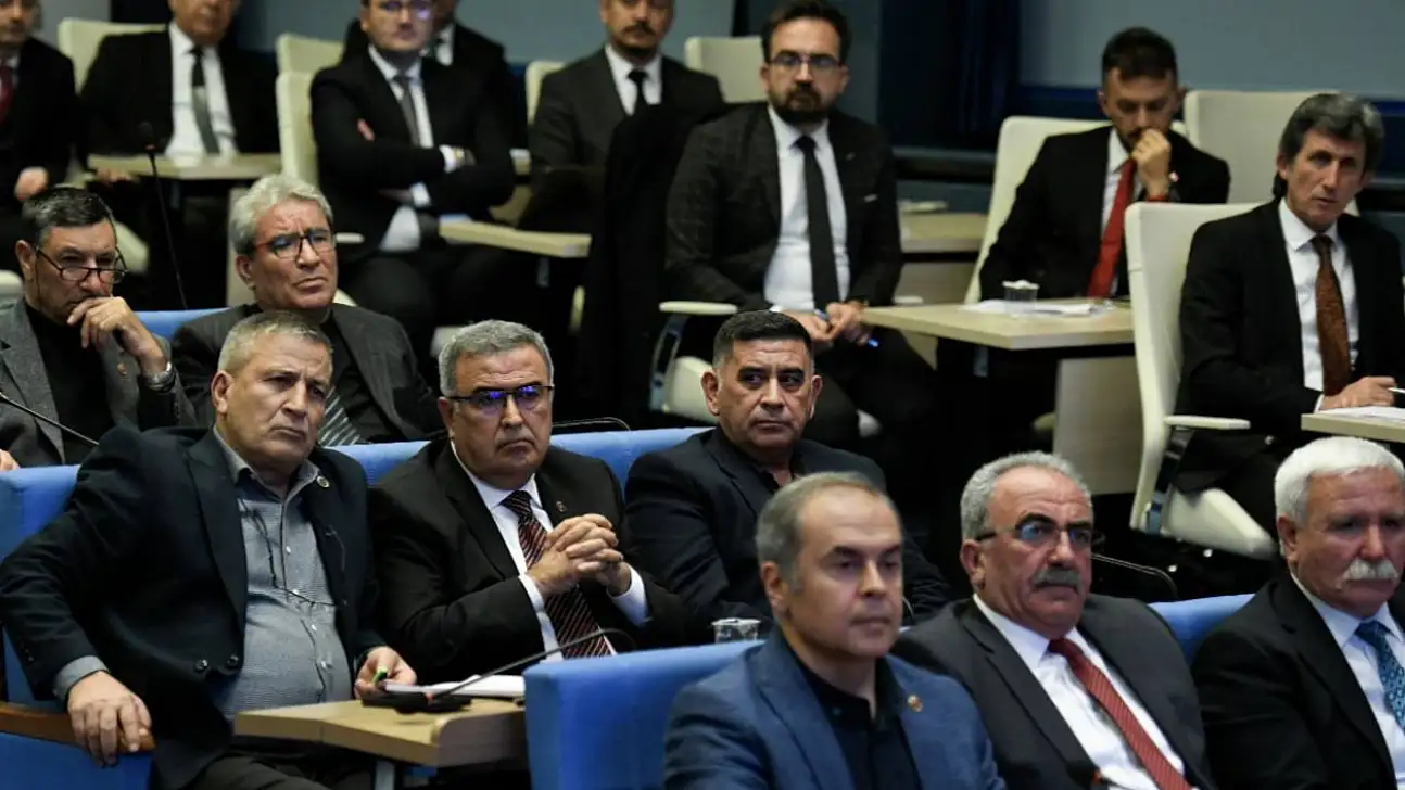 Kayseri'de 'Çekimser oy' tartışması alevlendi! O isme 'İstifa et' çağrısı: Yaptığı inşaatlar, sahibi olduğu arsalar incelenmeli!