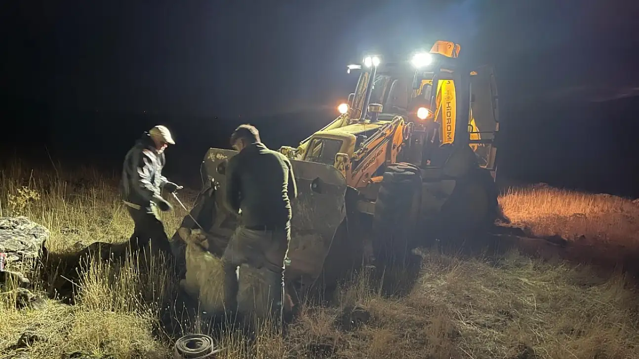 Kayseri'de ekiplerden gece yarısı müdahale! İş makineleri ile harekete geçtiler