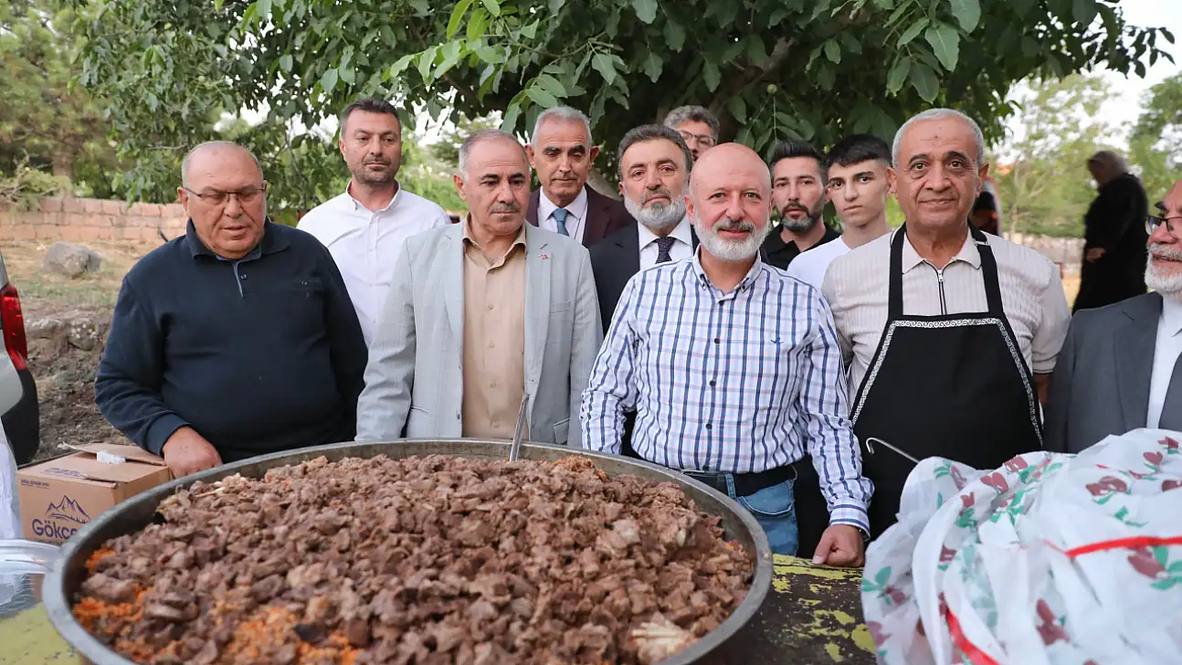 Kayseri'de etli pilav şenliği: Ücretsiz dağıtıldı