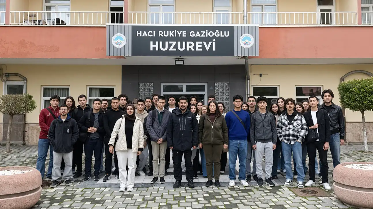 Kayseri'de geleceğin hekimlerinden huzurevi ziyareti