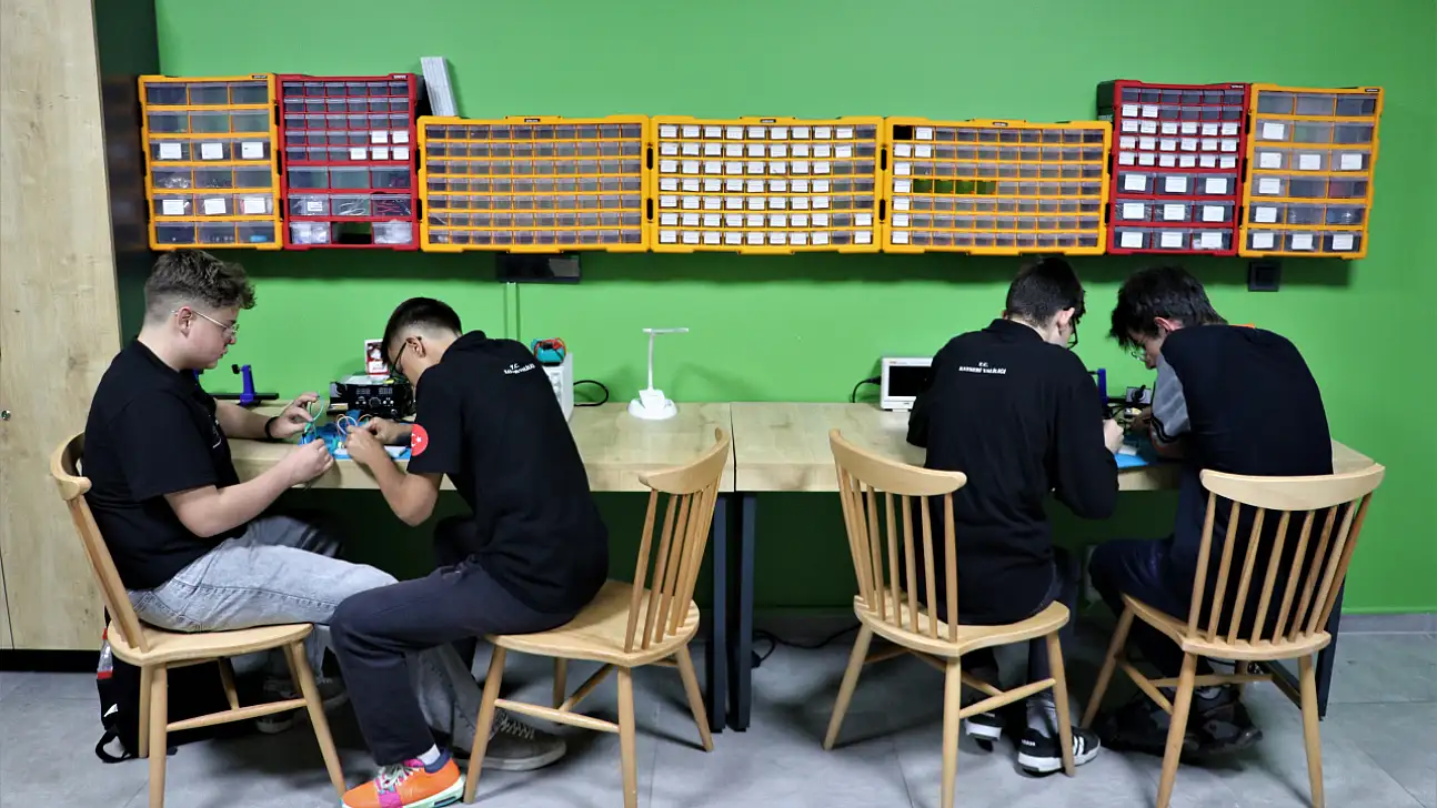 Kayseri'de gençler robotik ve yapay zeka ile buluşuyor