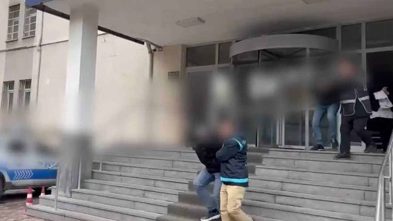 Kayseri'de iş insanına 'uygunsuz görüntülerle' şantaj yapanlar yakalandı!