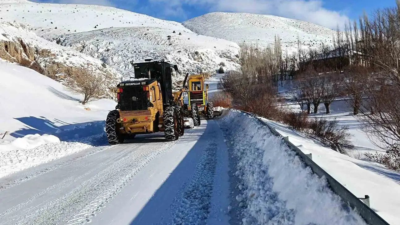 Kayseri'de kapanan yollar ulaşıma açıldı