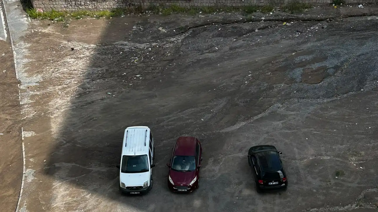 Kayseri'de mahalle sakinleri çözüm bekliyor
