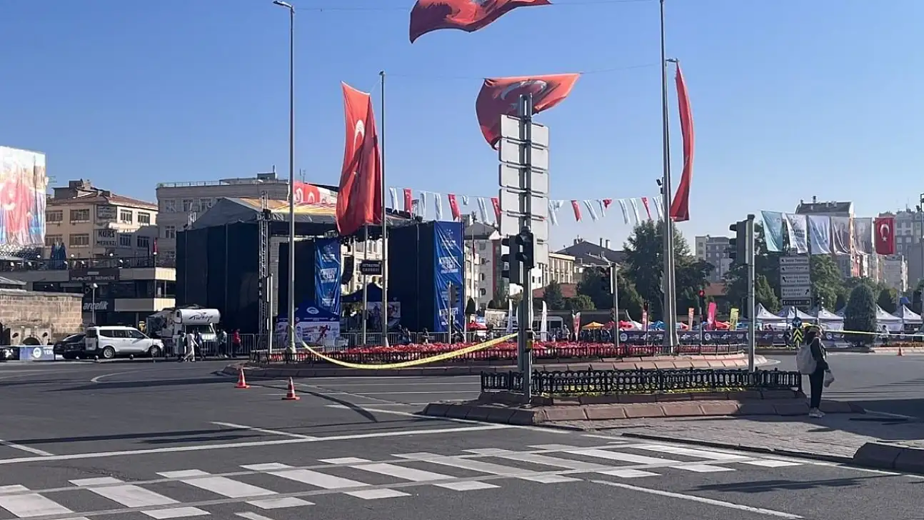 Kayseri'de maraton koşusu şehir trafiğini alt üst etti!