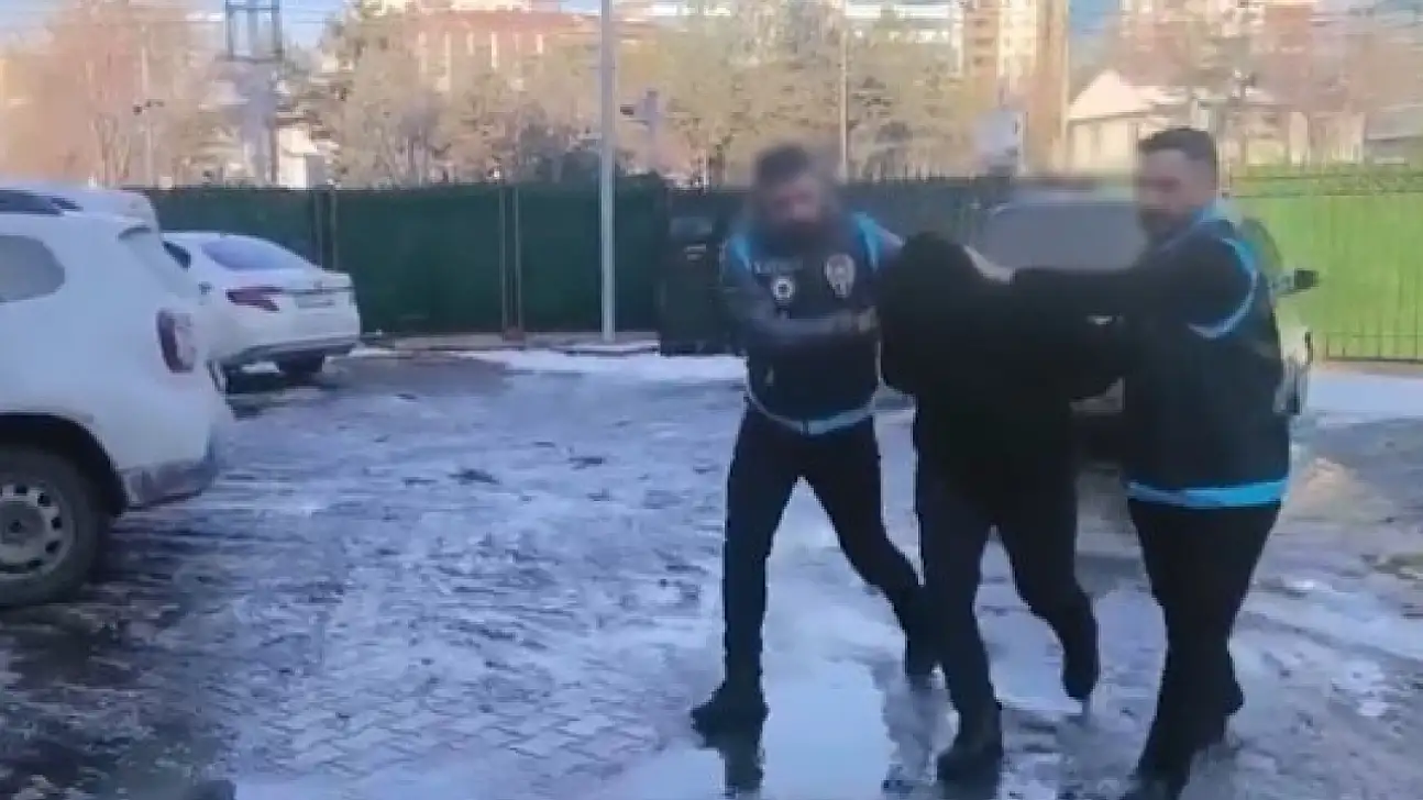 Kayseri'de okul önünde hayasızca hareket eden sürücü yakalandı