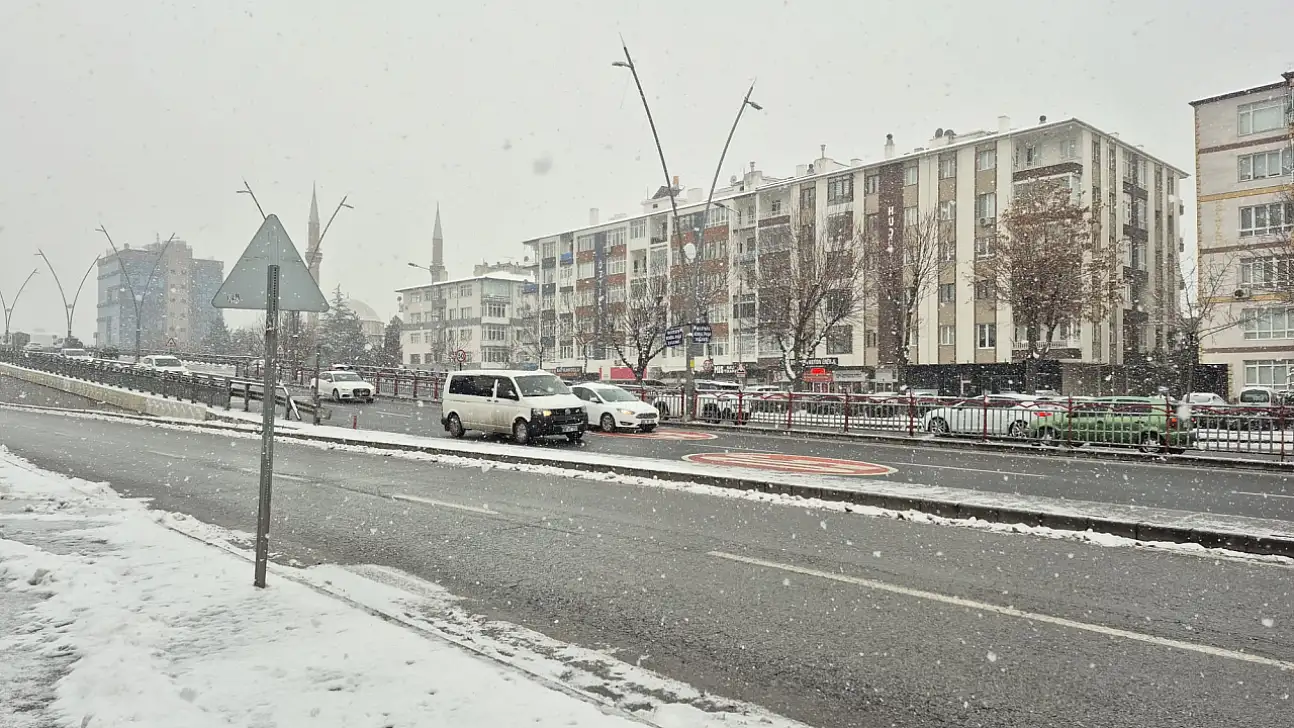 Kayseri'de oraya gidecekler dikkat! Kar yağışı başladı