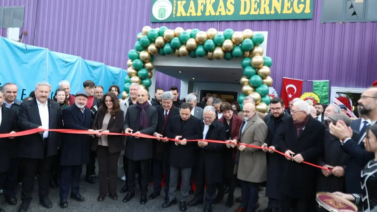 Kayseri'de protokolü buluşturan açılış: Et ile tırnak gibiyiz