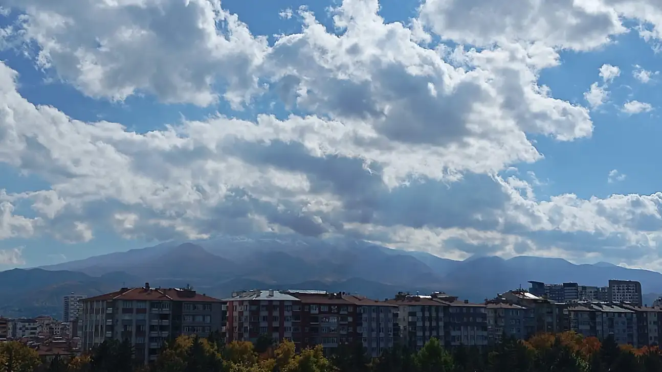 Kayseri'de sonbahar etkisini gösteriyor