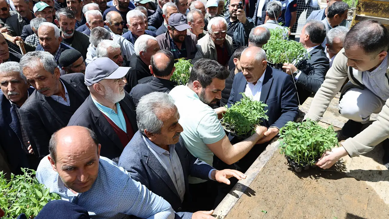 Kayseri'de ücretsiz dağıtıldı! Vatandaş kapış kapış aldı, Başkan arada kaldı