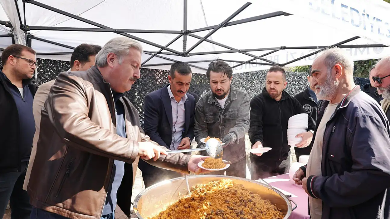 Kayseri'de ücretsiz etli pilav dağıtıldı