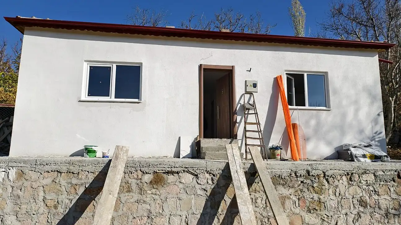 Kayseri'de vatandaşın yardımına belediye koştu! O evler kış gelmeden teslim edildi