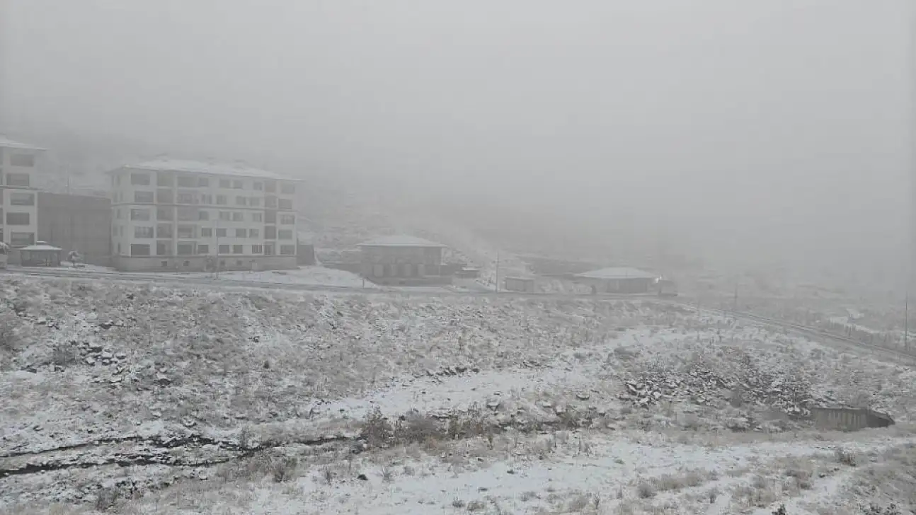 Kayseri'de yağmur yerini kara bıraktı