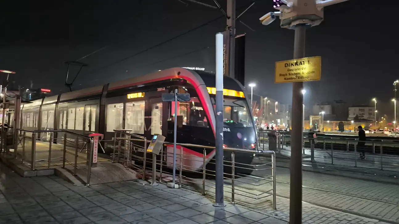 Kayseri'de yarın tramvaylar ücretsiz olacak mı? Gözler Başkan Büyükkılıç'a çevrildi