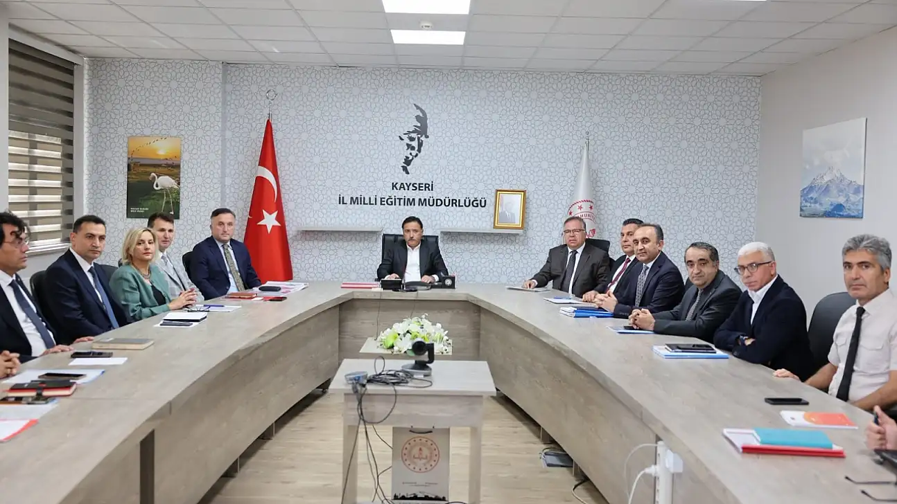 Kayseri'de yeni eğitim yılı öncesi kritik toplantı: Vali Çiçek'e kapsamlı sunum!