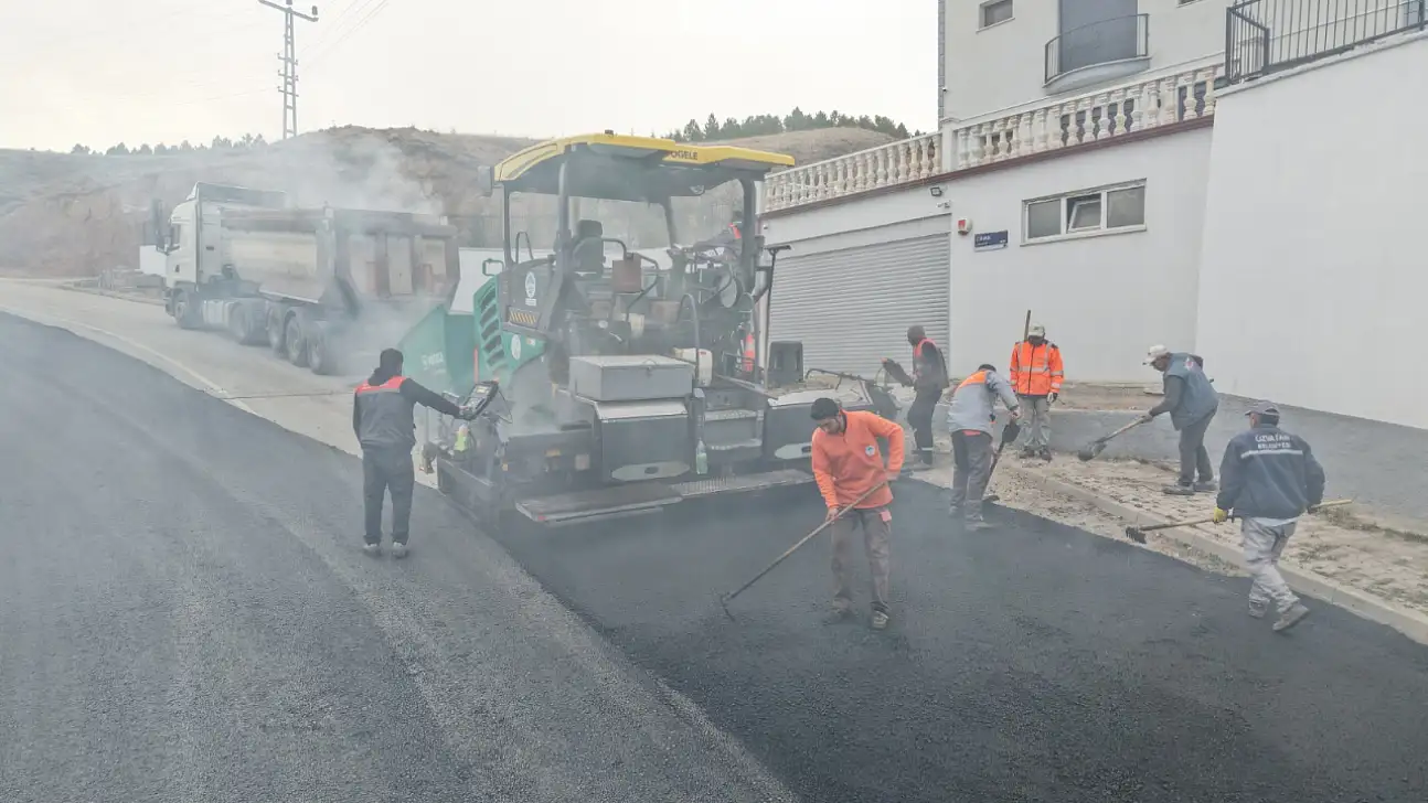 Kayseri'de yollar yenileniyor: 476 bin ton sıcak asfalt serildi