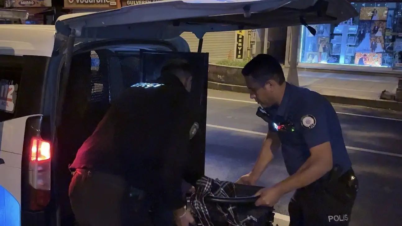 Kayseri'de yürek ısıtan hareket! Anne ve engelli oğlunun yardımına polis koştu