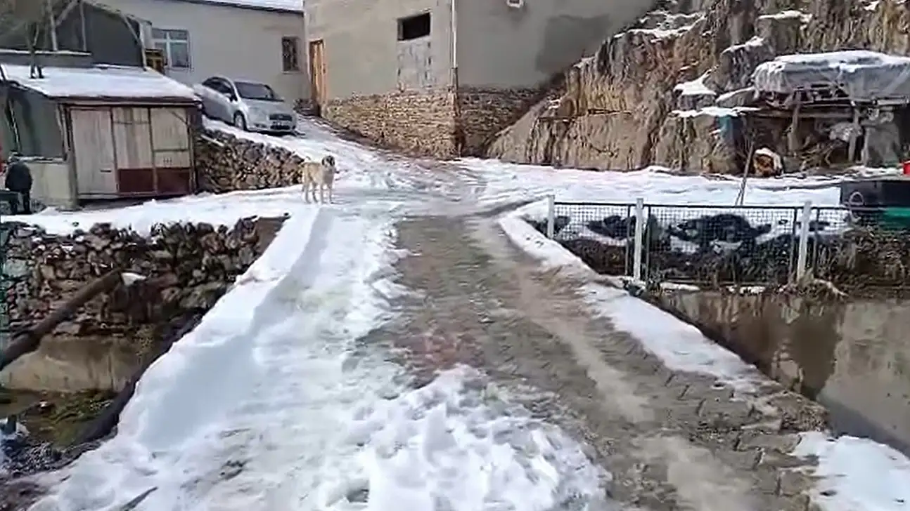 Kayseri'deki bu köprü tehlike saçıyor