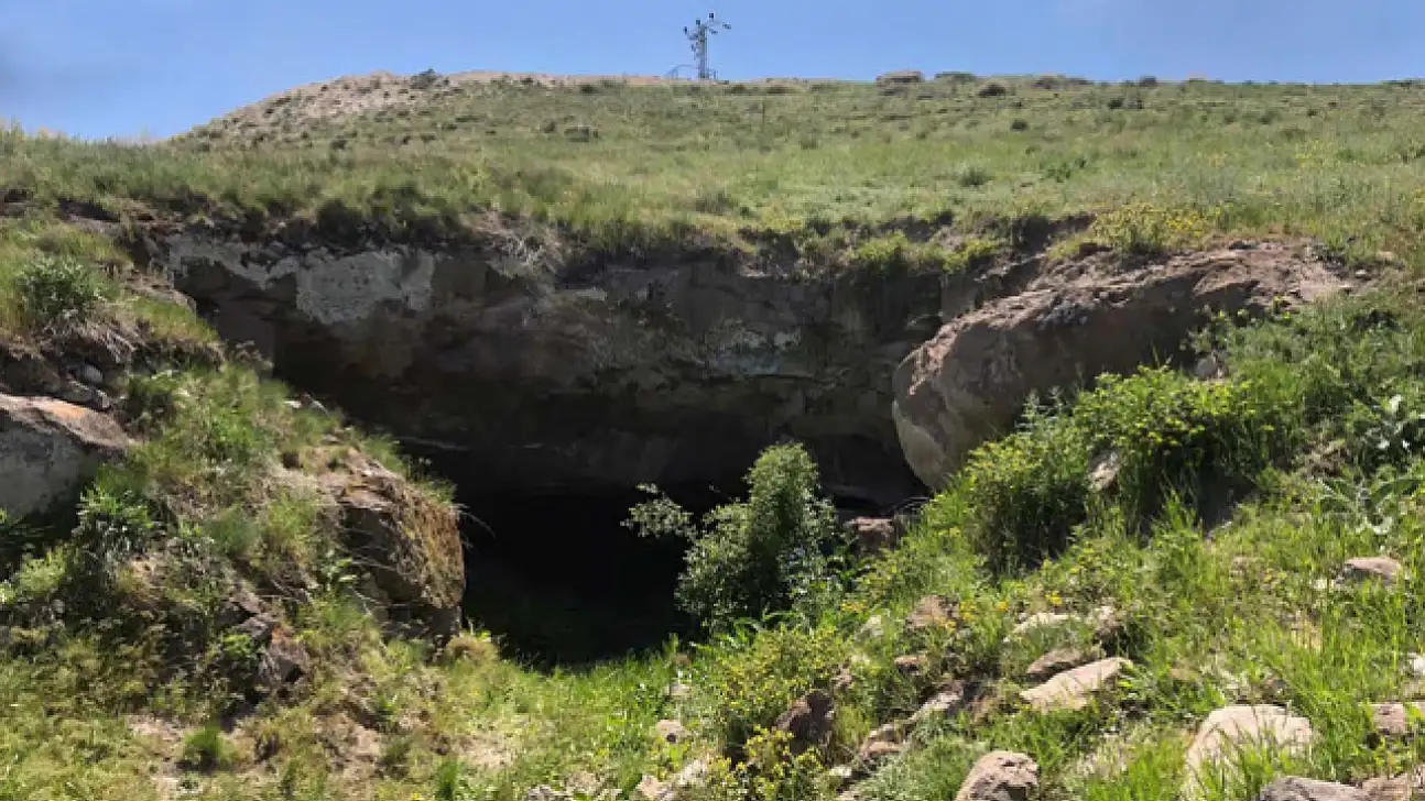 Kayseri'deki tepenin altından şehir çıktı! Tümünü kaplıyor