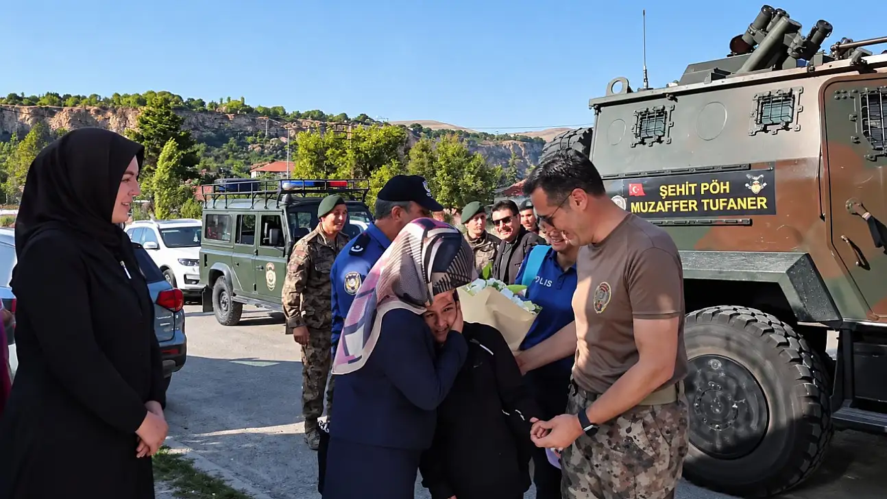 Kayseri Emniyeti, okulun ilk gününde şehit kızını yalnız bırakmadı!