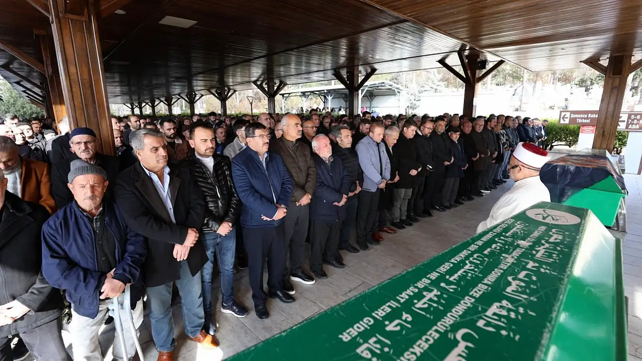 Kayseri İl Müdürü annesini son yolculuğuna uğurladı!