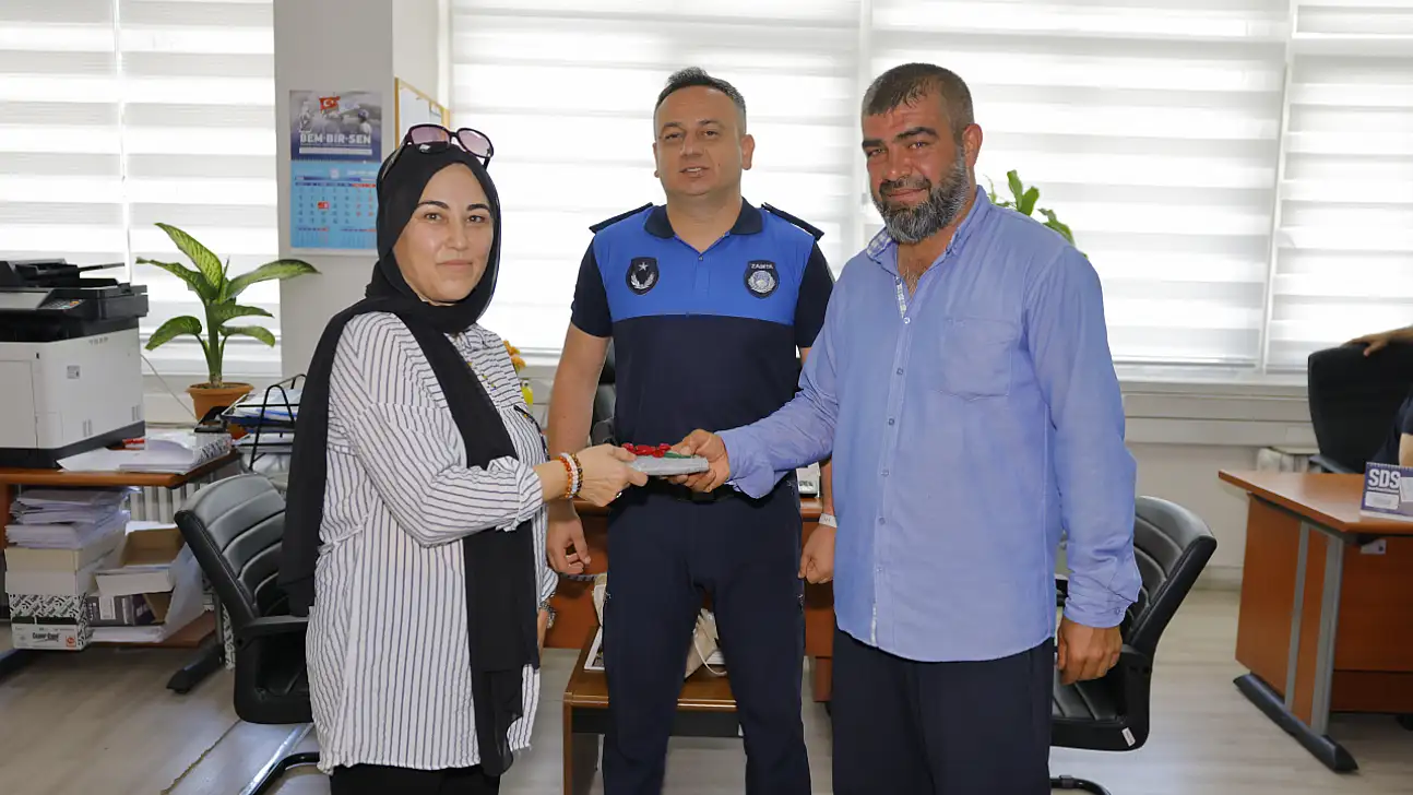 Kayseri'nin Meydanı'nda para dolu cüzdanını düşürdü!