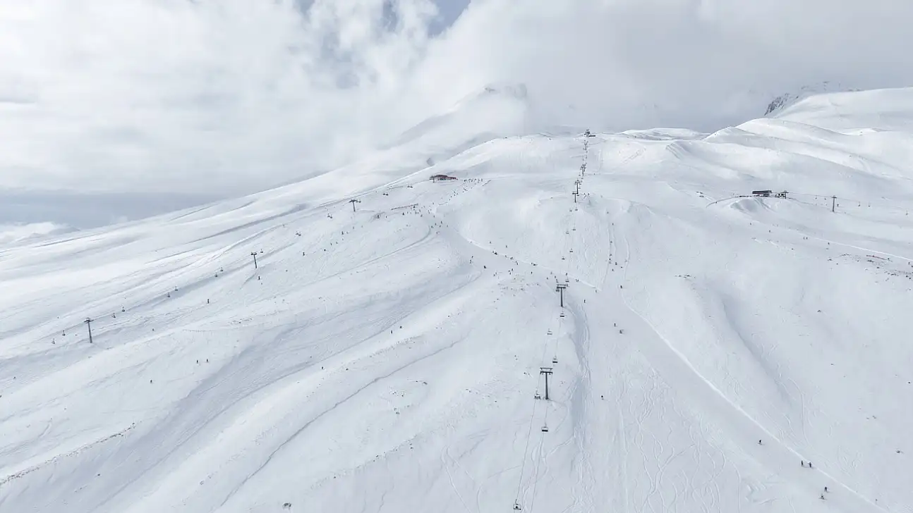 Kayseri'nin o ilçesi Erciyes'e rakip oldu! Kar kalınlığı 147 santimetreye yükseldi