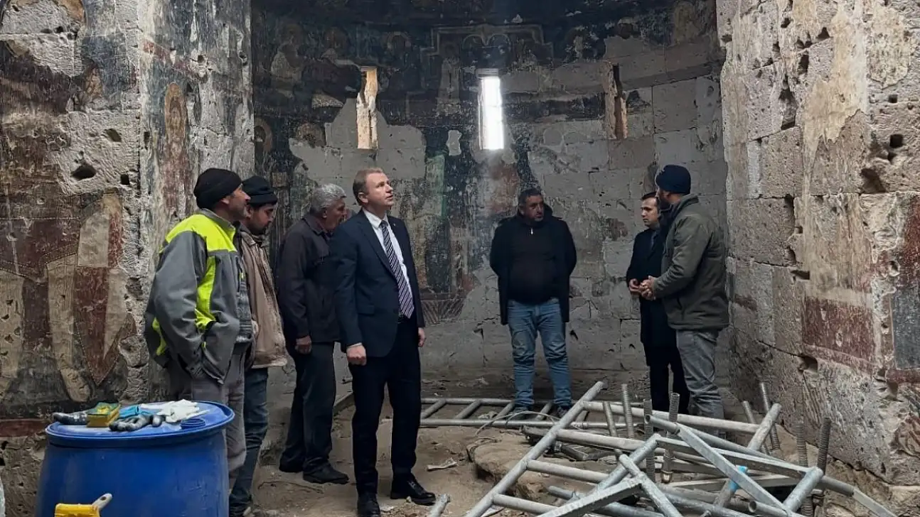 Kayseri'nin 'şanslı' Kaymakamı bin 700 yıllık kiliseyi inceledi!