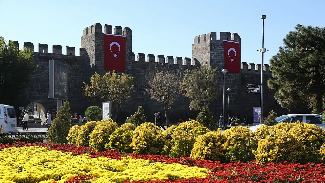Kayseri rengarenk olacak: Büyükşehir düğmeye bastı!