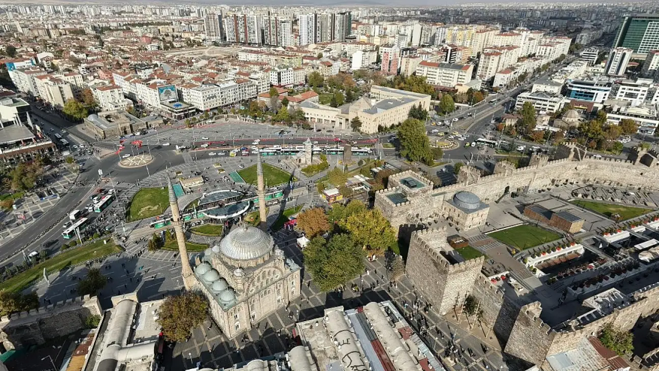 Kayseri Valiliği duyurdu! Cumhuriyet Meydanı trafiğe kapatılacak