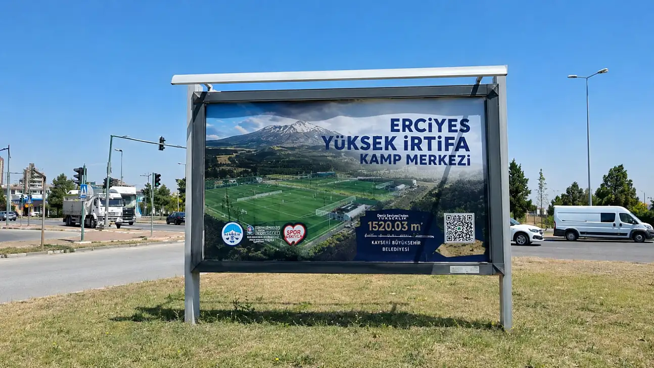 Kayseri'ye yüzlerce kilometre uzakta şaşırtan reklam!