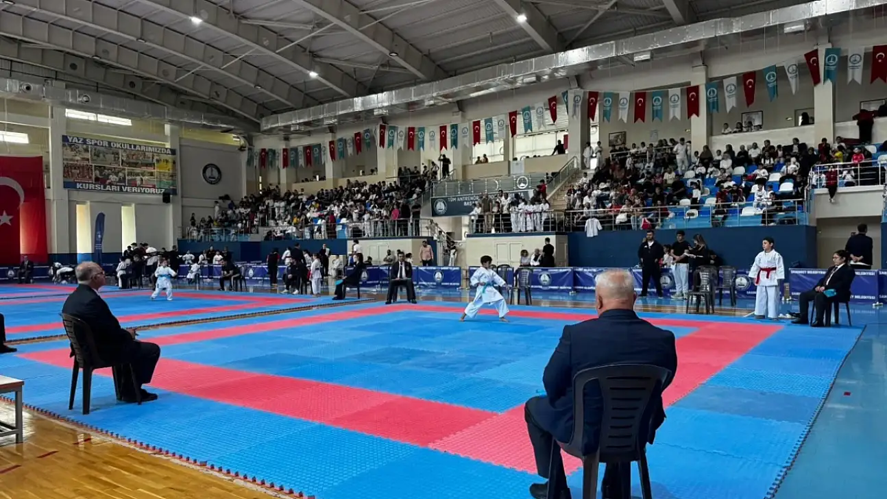 Kayserili karateciler Türkiye Yıldızlar Ligi'nde mücadele etti
