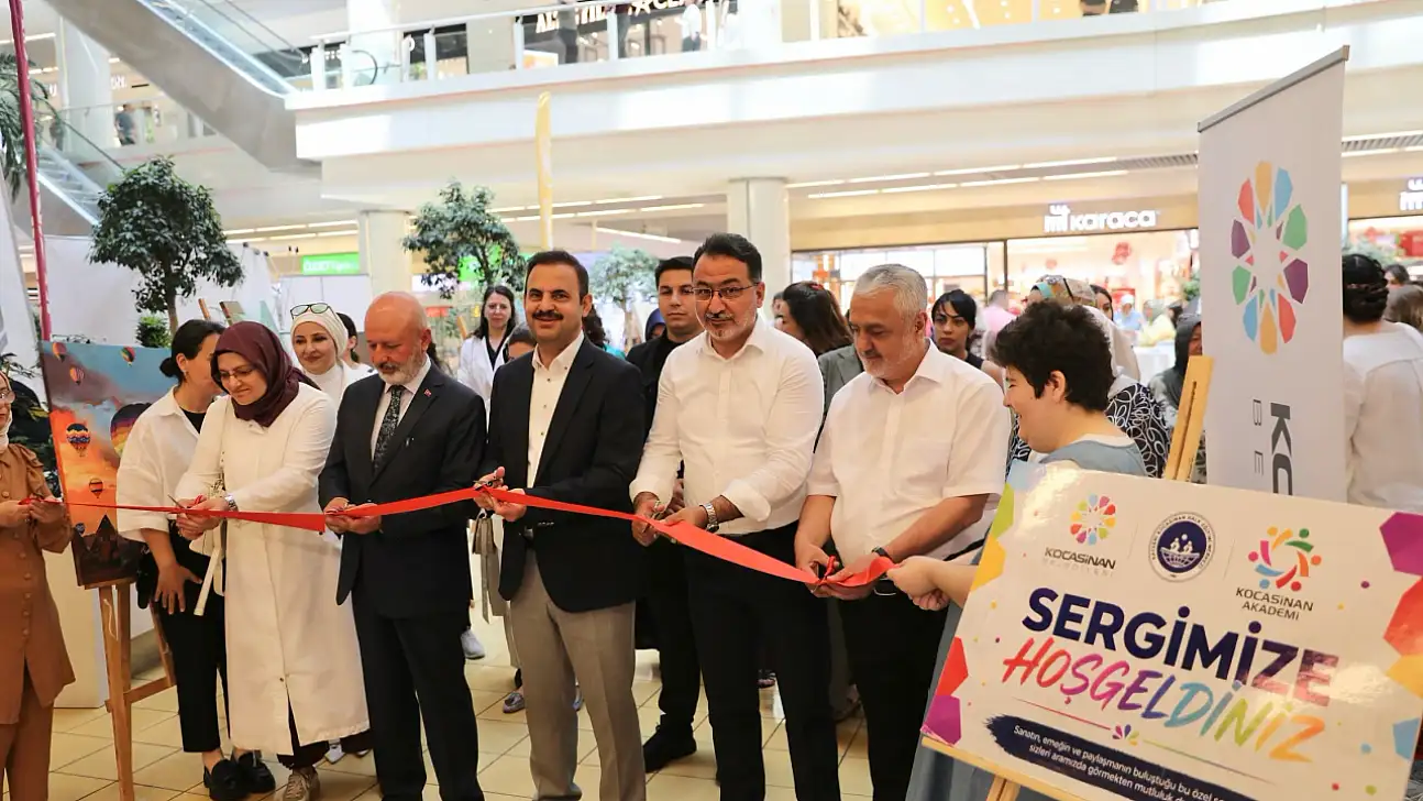 Kocasinan Belediyesi kursiyerleri eserlerini sergiledi