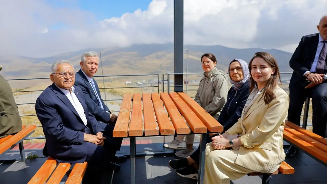 Mansur Yavaş Erciyes'in zirvesinde ağırlandı