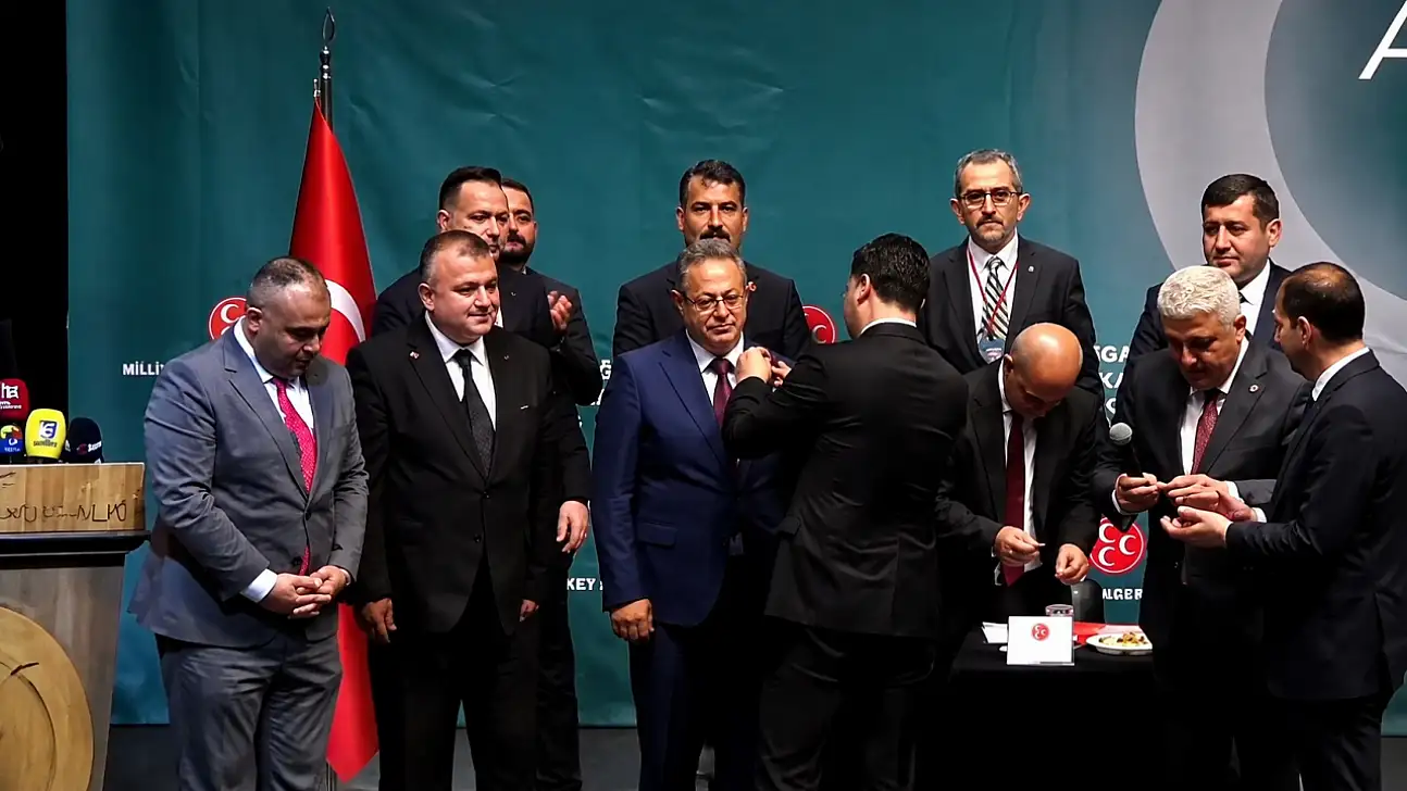 Kayseri'de 3 belediye meclis üyesi MHP'ye katıldı!