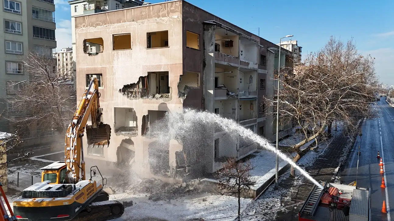 Melikgazi'de 65 yıllık binalar yıkılıyor