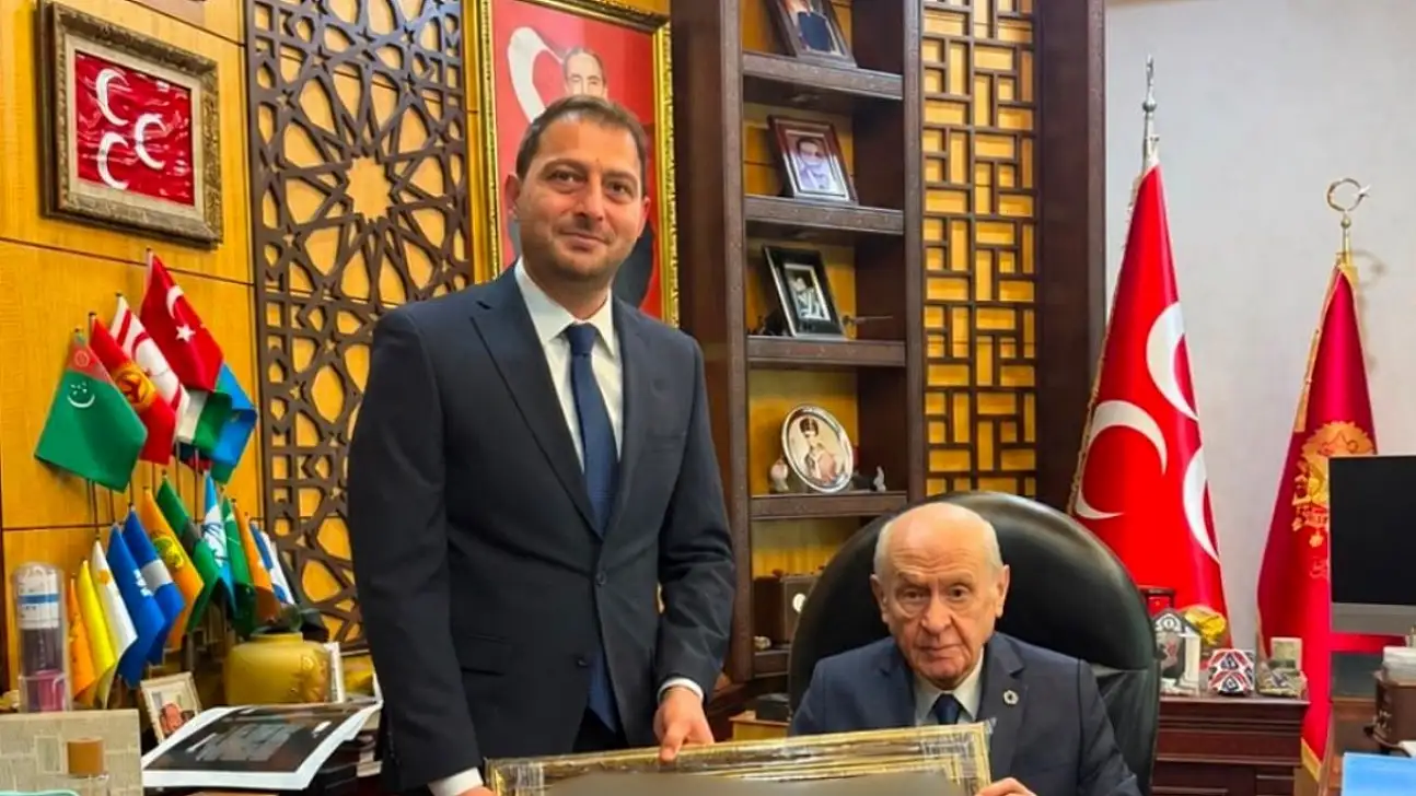 MHP'de kritik görüşme! Kayseri İl Başkanı, Bahçeli'ye ne hediye etti?