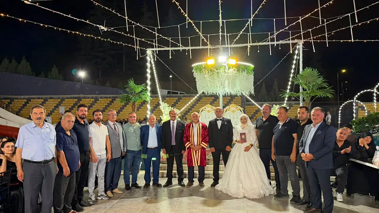 MHP'li eski Başkanın mutlu günü! Protokol bu düğünde buluştu